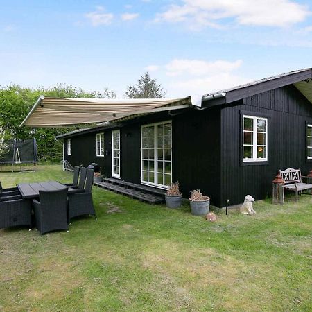 Nyistandsat Sommerhus Med Kaerlighed Og Sjael Kyndelose 외부 사진