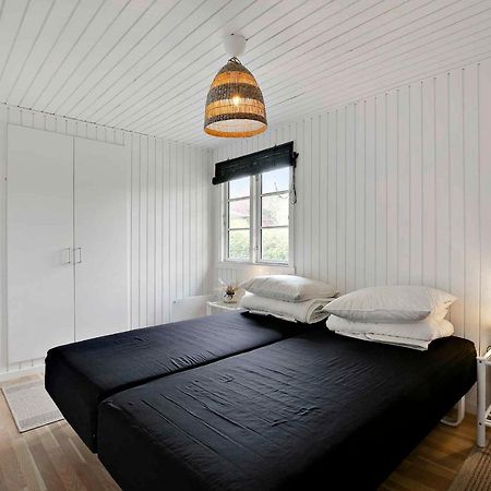 Nyistandsat Sommerhus Med Kaerlighed Og Sjael Kyndelose 외부 사진