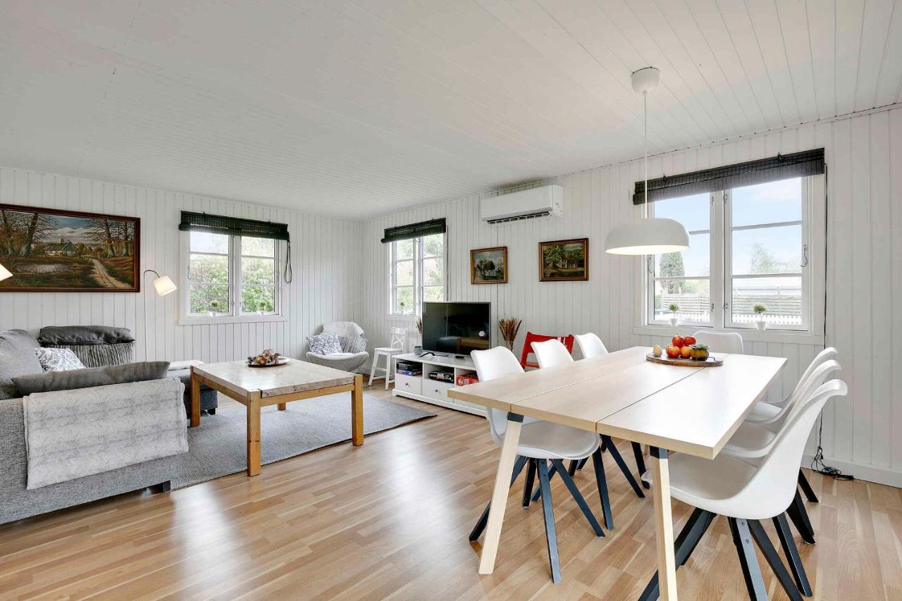 Nyistandsat Sommerhus Med Kaerlighed Og Sjael Kyndelose 외부 사진