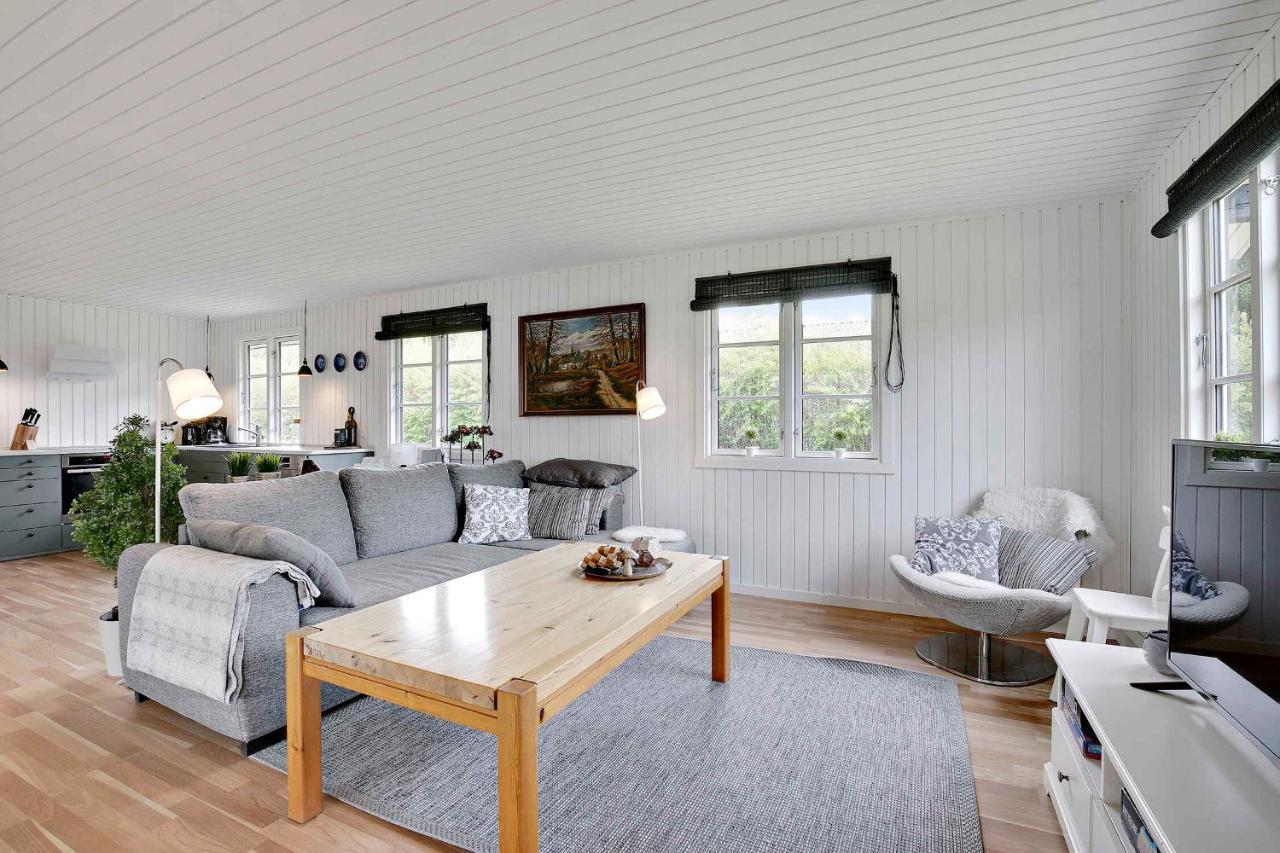 Nyistandsat Sommerhus Med Kaerlighed Og Sjael Kyndelose 외부 사진