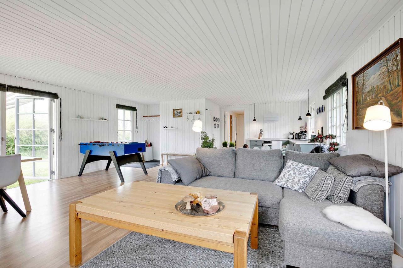 Nyistandsat Sommerhus Med Kaerlighed Og Sjael Kyndelose 외부 사진