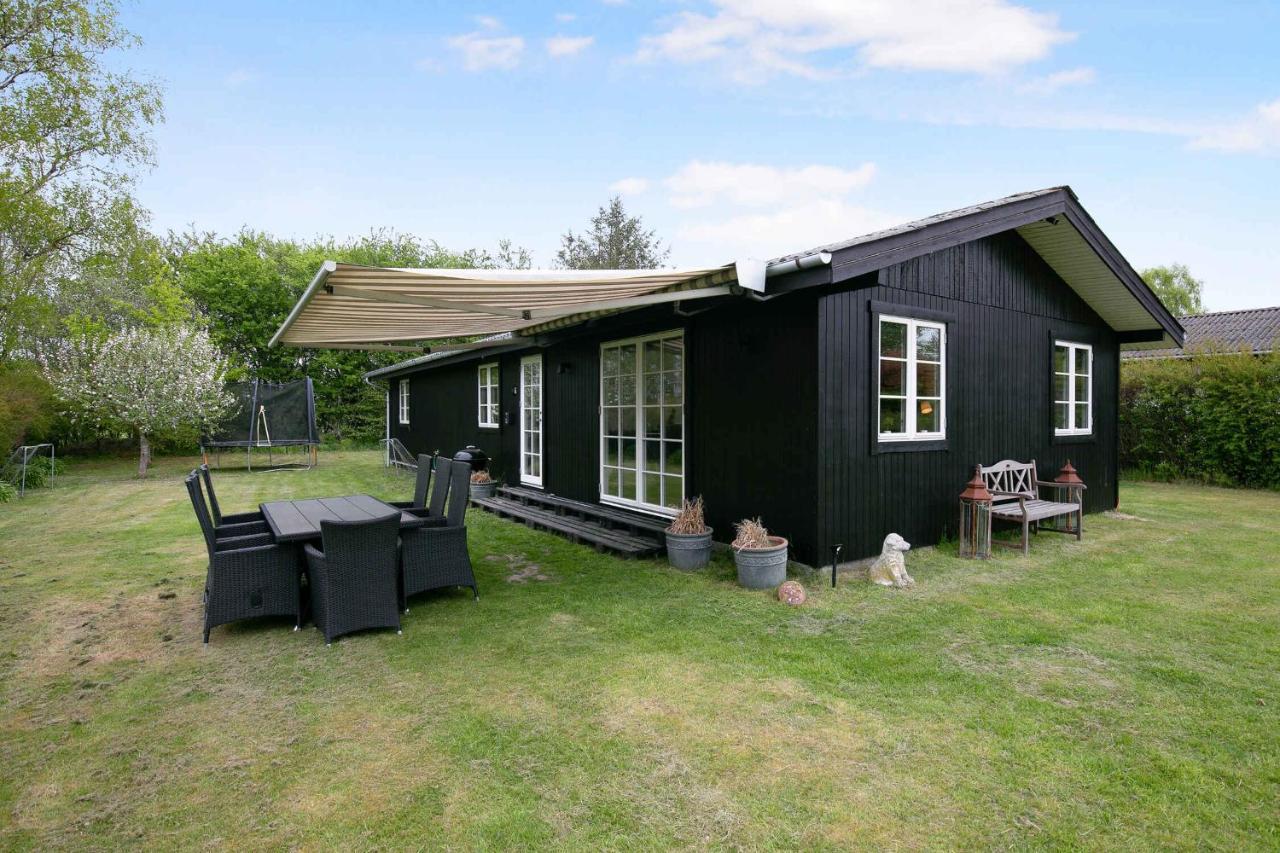 Nyistandsat Sommerhus Med Kaerlighed Og Sjael Kyndelose 외부 사진