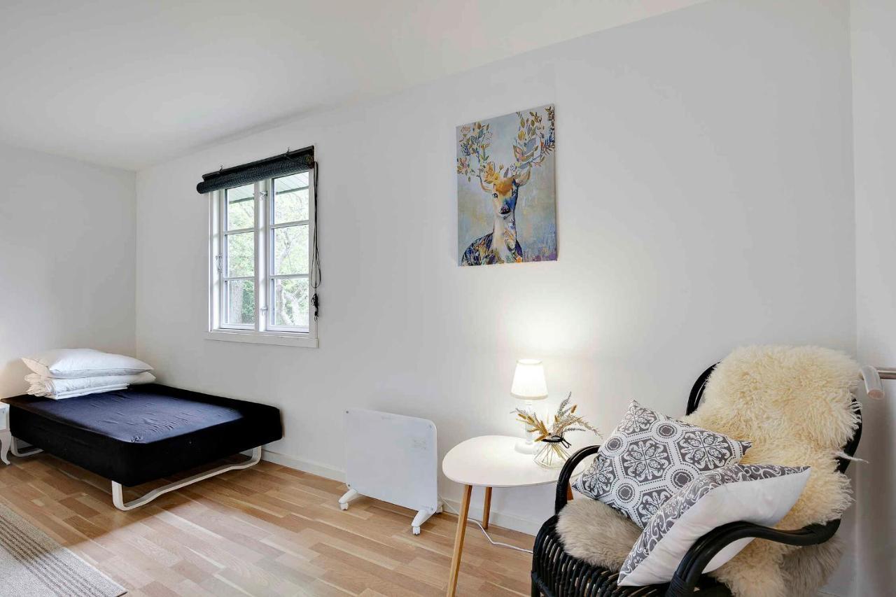 Nyistandsat Sommerhus Med Kaerlighed Og Sjael Kyndelose 외부 사진