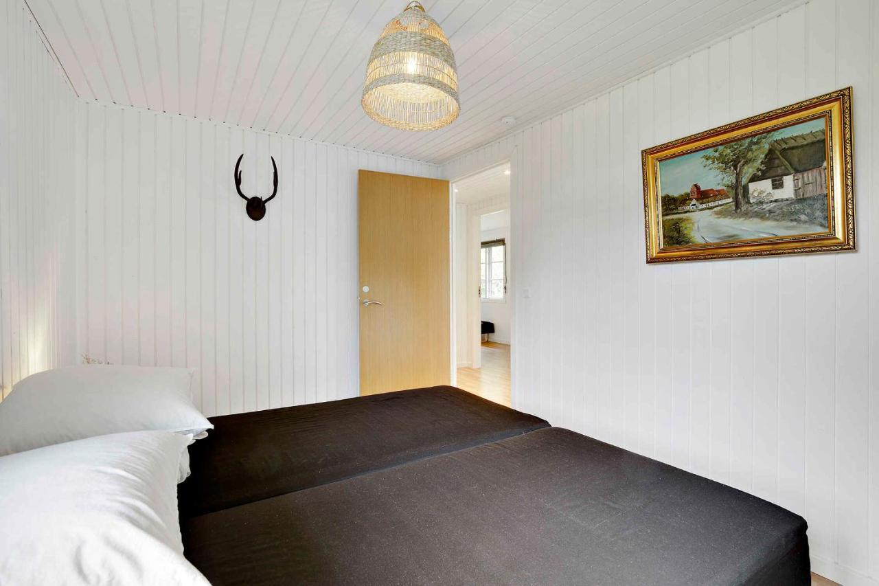 Nyistandsat Sommerhus Med Kaerlighed Og Sjael Kyndelose 외부 사진