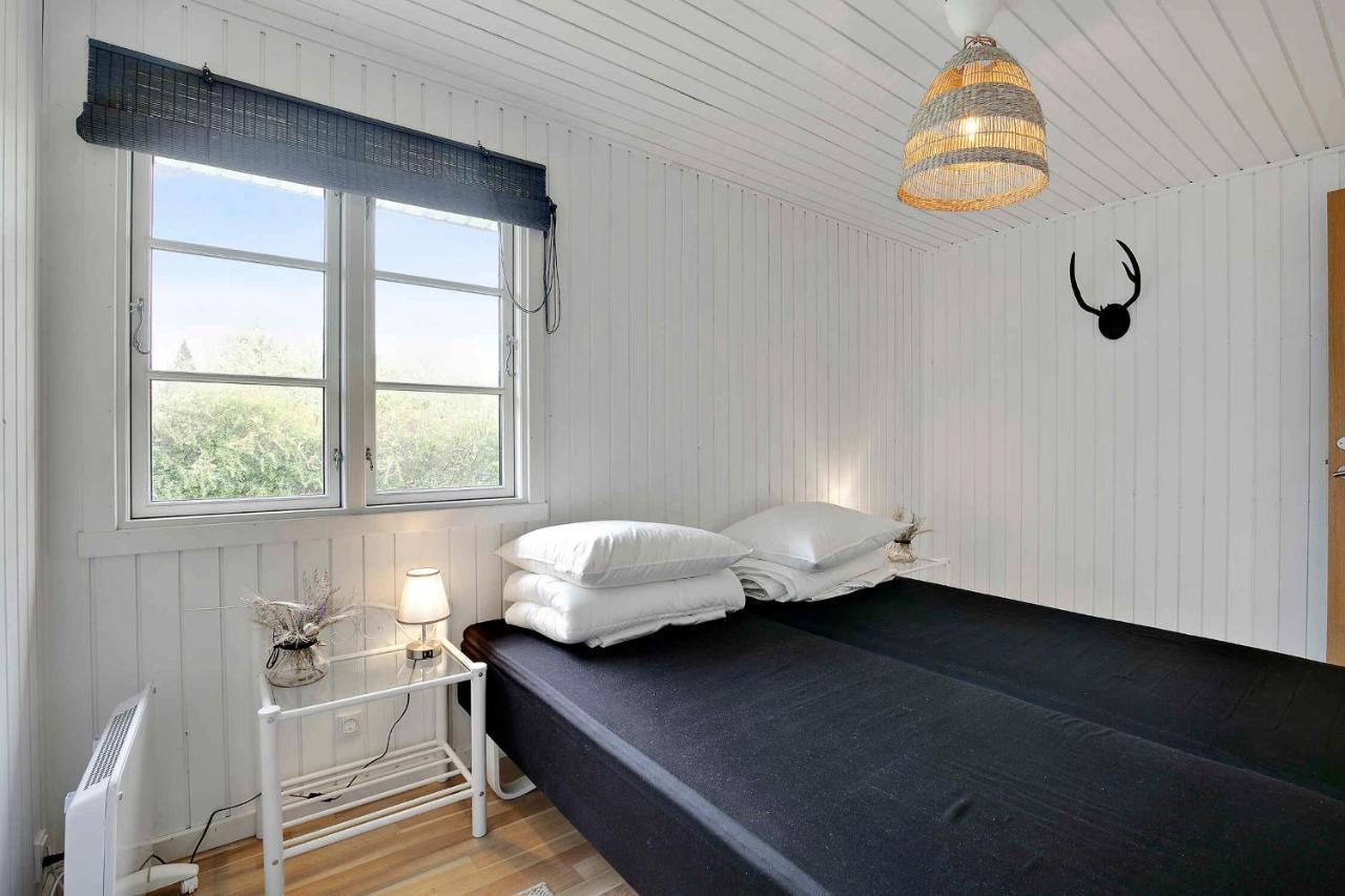 Nyistandsat Sommerhus Med Kaerlighed Og Sjael Kyndelose 외부 사진