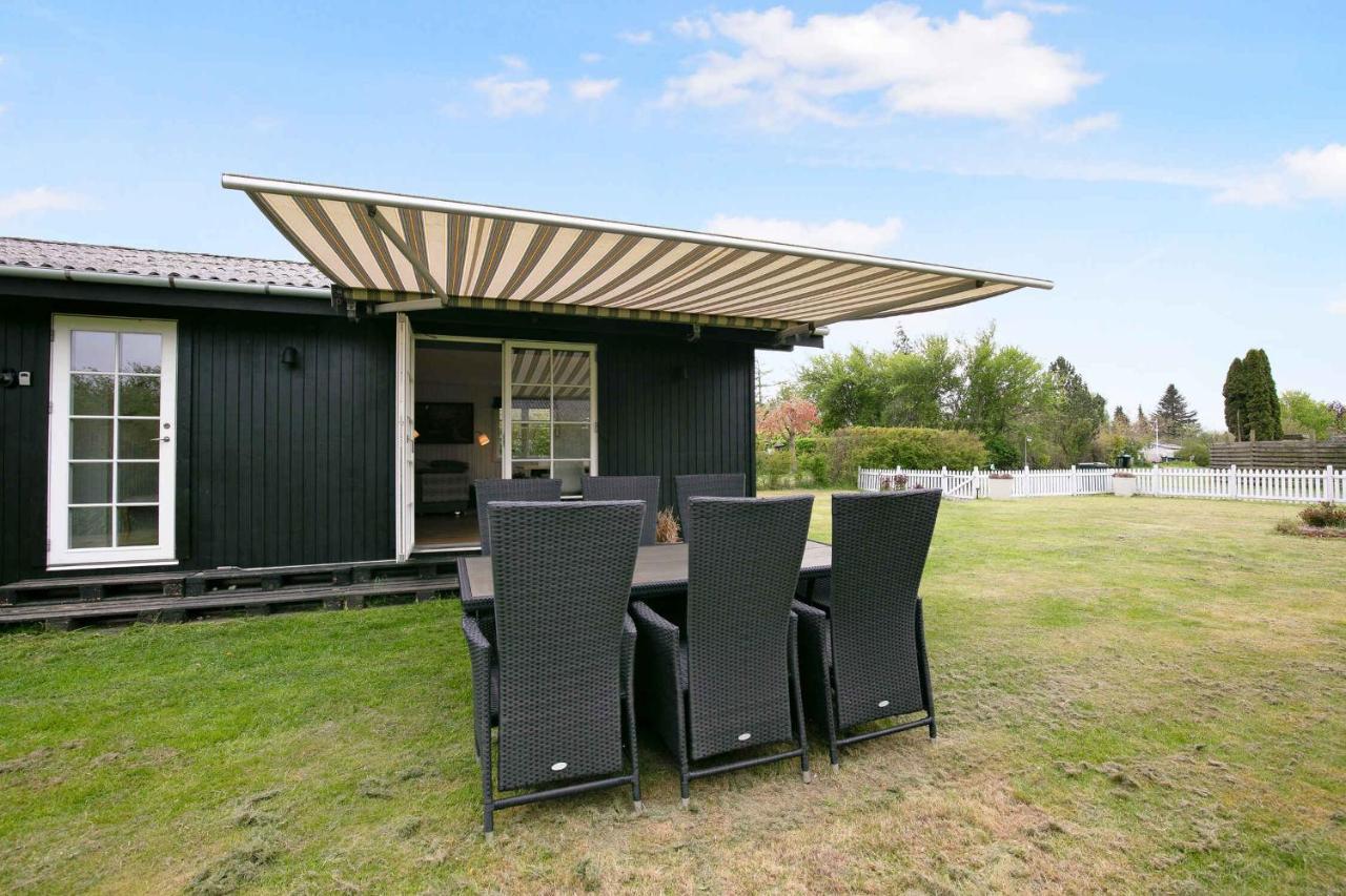 Nyistandsat Sommerhus Med Kaerlighed Og Sjael Kyndelose 외부 사진